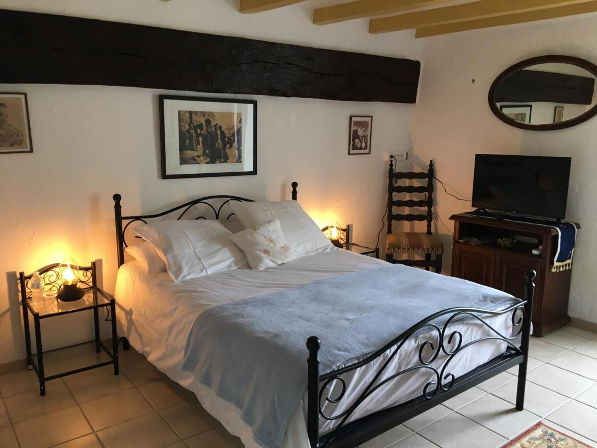 A L Epoque Bed and Breakfast Bouges  Εξωτερικό φωτογραφία