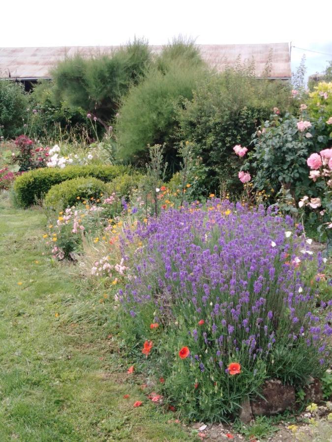 A L Epoque Bed and Breakfast Bouges  Εξωτερικό φωτογραφία