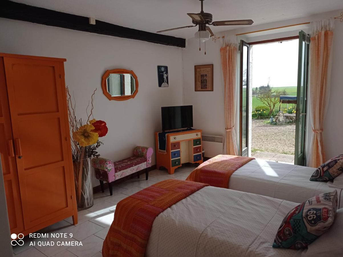 A L Epoque Bed and Breakfast Bouges  Εξωτερικό φωτογραφία
