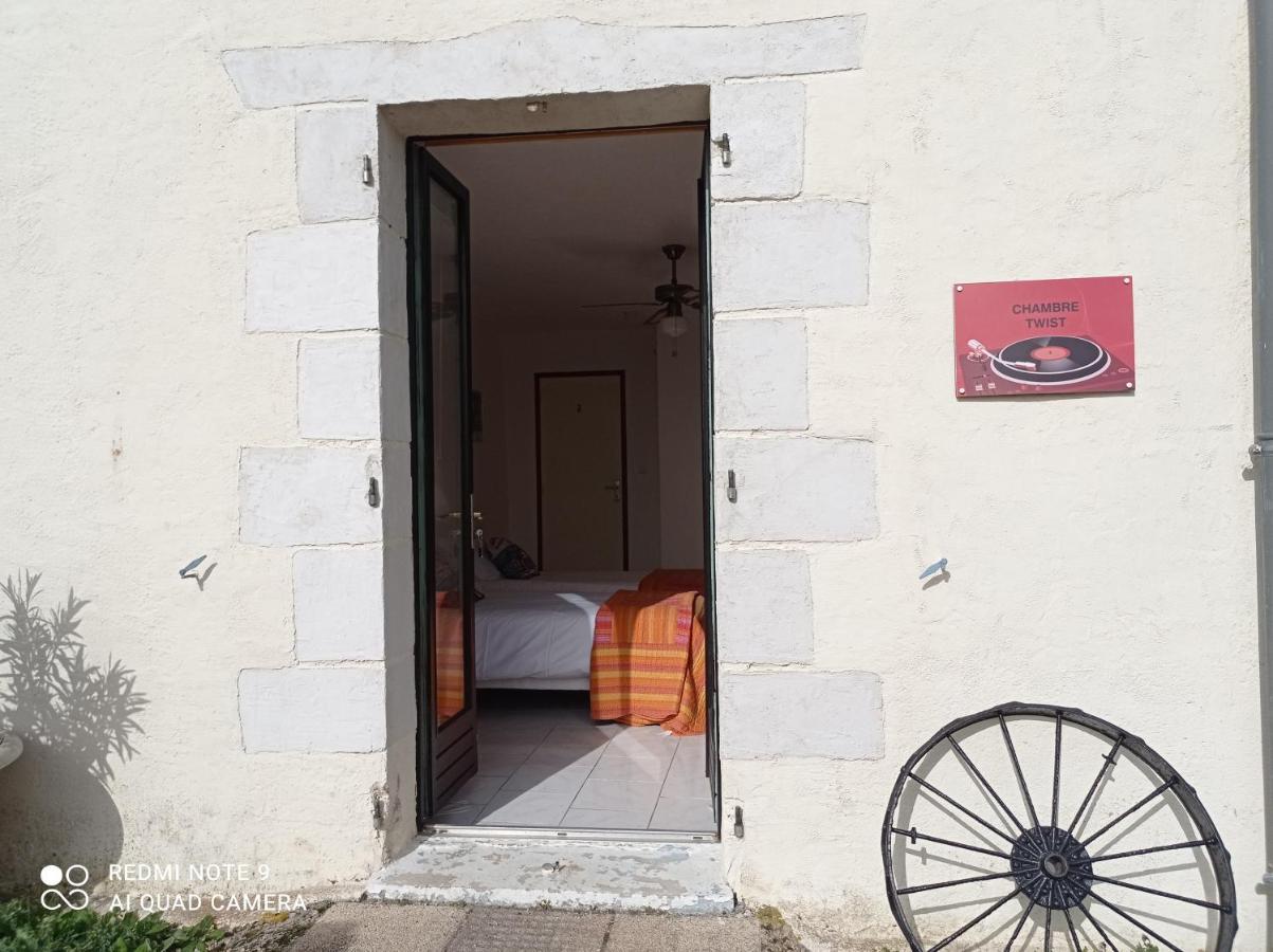 A L Epoque Bed and Breakfast Bouges  Εξωτερικό φωτογραφία